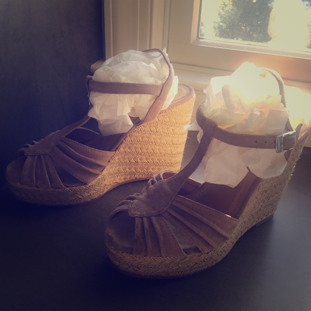 New Steve Madden Wedge Sandals Suede upper 7.5
